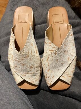Dolce Vita Cream & Tan Speckled Haircalf Crisscross Slides